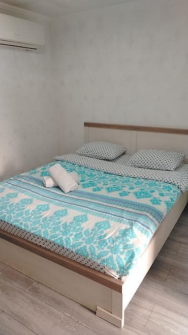 Батирди ижарага алам: 1 бөлмө, Душ кабинасы, Жаздык, жууркан-төшөк каптары, Кондиционер — 1