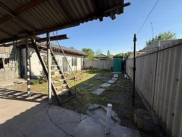 гараж кирпич: Продаётся кирпичный дом с двором и хозяйственным участком.3 жилые — 5