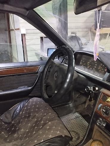 авто вит: Mercedes-Benz W124: 1995 г., 2.3 л, Автомат, Бензин, Седан — 5