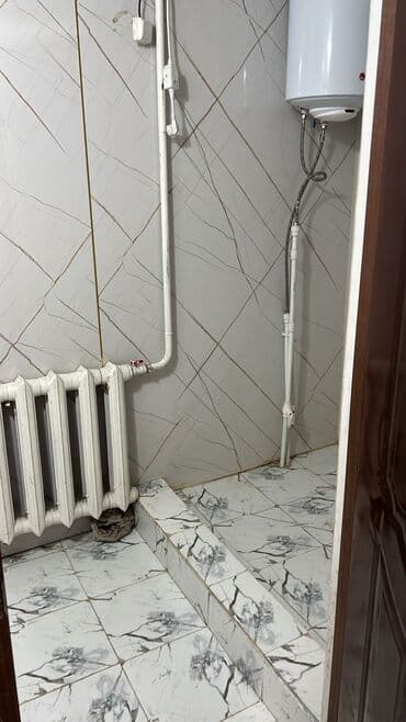 1 комната уй квартирага берилет,душ туалет ичинде.Ысык суумуздак суу