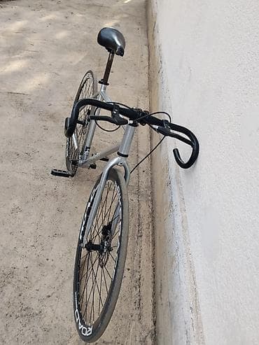 bmw e36 coupe: Велосипед в стиле fixed gear / single speed с лаконичной серебристой — 1
