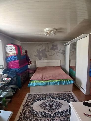 Продаётся комплект мебели для дома: - Большой обеденный стол из