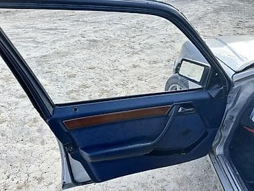 экран для машины: Mercedes-Benz — E220 - Классический интерьер с синим текстильным — 2