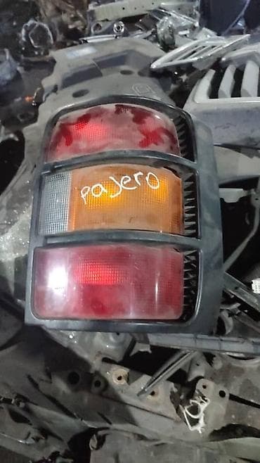 Задний правый стоп-сигнал Mitsubishi 1999 г., Б/у, Оригинал, Япония — 1