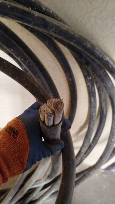 it программист: Разнорабочий - по линии электрики: прокладка кабеля, забивать чопики и — 4