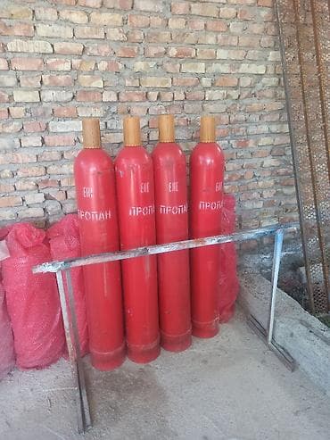 Баллоны для пропана (красные, вертикальные). - Тип: газовые баллоны