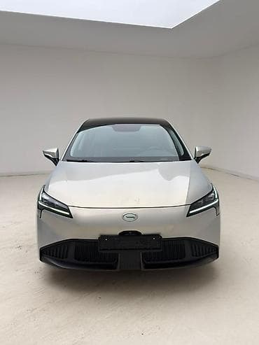 GAC: Электромобиль GAC Aion S Plus, серебристый седан Основные — 2