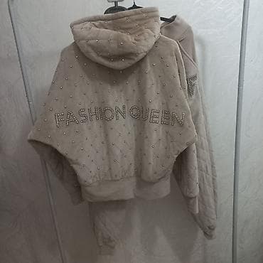 Костюм королевский велюр+стёганая ткань. Брала за 7500 Эксклюзивная at lalafo.kg Костюм королевский велюр+стёганая ткань. Брала за 7500 Эксклюзивная
