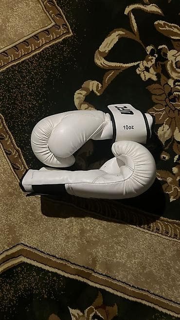 Боксёрские перчатки UFC состояние как новые носили максимум месяц