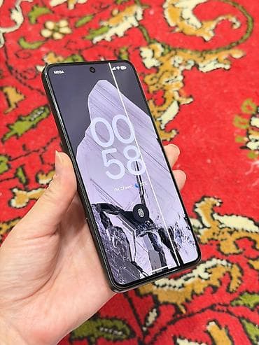 obsidian: Google Pixel 8, цвет Obsidian (чёрный). на дисплее полоса на работу — 1