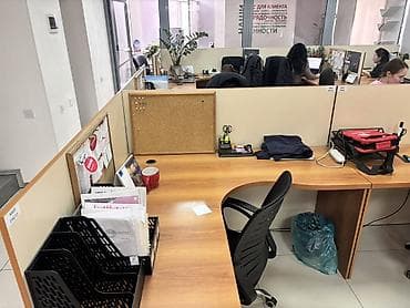 Офисный рабочий модуль (open space) с перегородками и встроенными