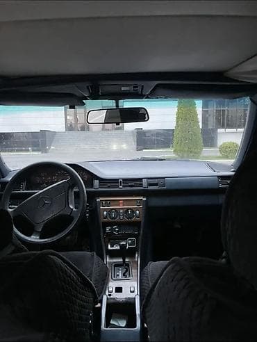 Mercedes-Benz W124: 1994 г., Автомат, Бензин, Седан — 4