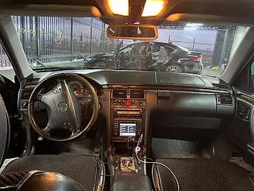 range rover vogue: Mercedes-Benz E-Class: 2001 г., 4.3 л, Автомат, Бензин, Седан — 4