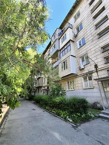 кант гостиница: 2 комнаты, 44 м², Индивидуалка, 3 этаж, Старый ремонт — 1