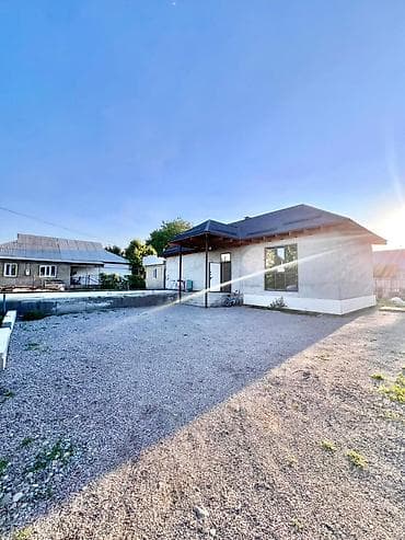 Кыймылсыз мүлк: 🏡 Продаётся уютный дом в районе Волна 📍 Участок: 7.25 соток 🏠 Дом: 3 — 1