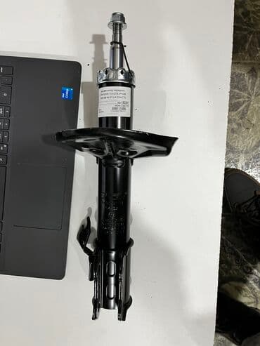 sxm10: Передний амортизатор Toyota 2001 г., Новый — 2