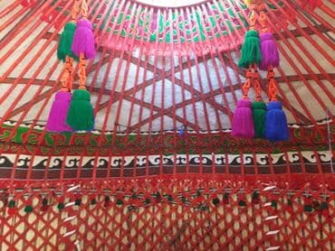 палатка туристическая: Боз үйлөрдү ижаралоо, Каркасы Жыгач, 100 баштан көп, Казан, Идиш-аяк, Полу менен — 28