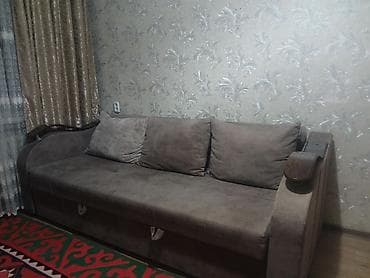 Вешалки: Прямой диван, Б/у, Трехместный — 2