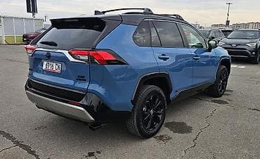 Toyota RAV4: 2022 г., 2.5 л, Автомат, Гибрид, Кроссовер