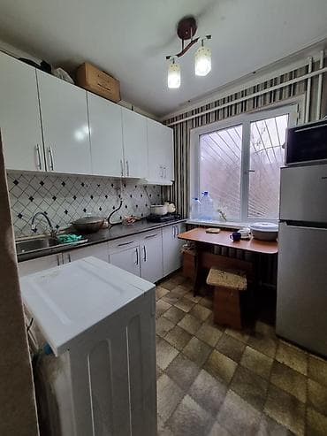 купить 2 х ком квартиру в 7 мкр: 2 комнаты, 43 м², 104 серия, 1 этаж — 1