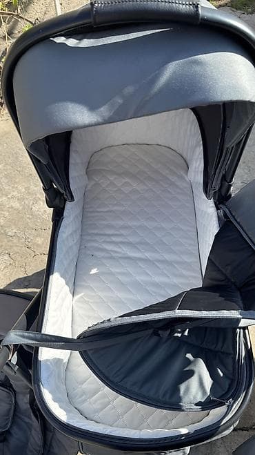 коляски 3 в одном: Продаю коляску 3 в 1. Покупали в начале лето Пользовались очень мало — 3