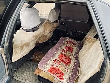 салон е46: Audi 100: 1985 г., 1.8 л, Кол менен иштөөчү, Бензин, Седан — 2