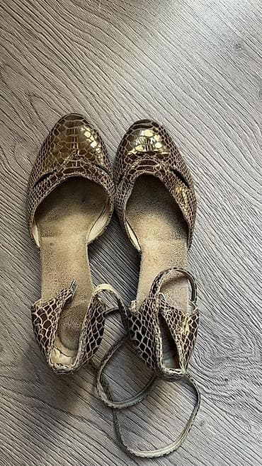 обувь для танца: Женские танцевальные туфли в стиле латина/салонных танцев. - Материал — 4