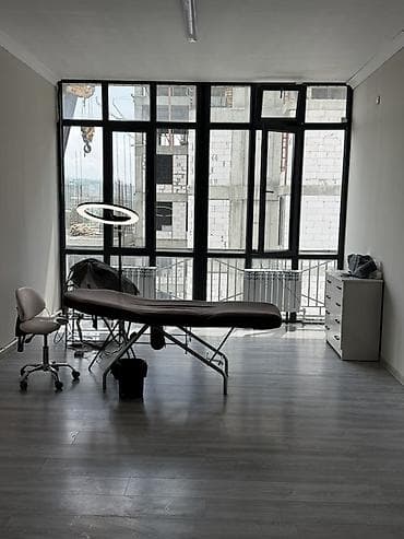 Кабинет Для косметолога, В бизнес центре, 35 м², Долгосрочно, С оборудованием