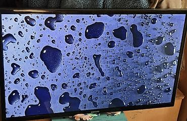 Телевизор Samsung, диагональ экрана около 32–40". - ЖК-панель с