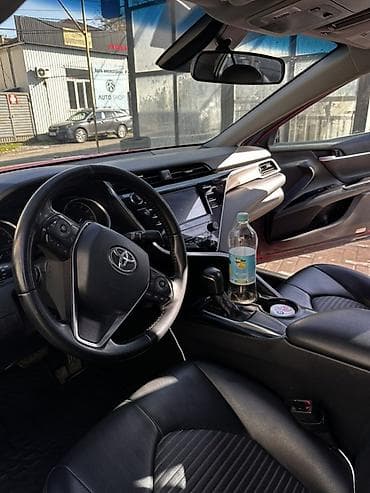 kia seltas: Toyota Camry: 2018 г., Седан — 5