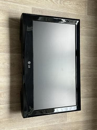 mateview 28: Телевизор LG, плоский экран, диагональ примерно 26–32". Классический — 1
