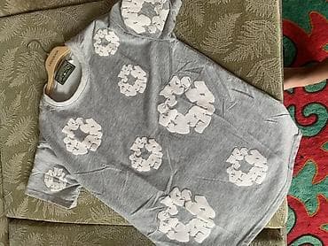 Мужская одежда: Серая футболка с коротким рукавом и круговым принтом. Бренд denim — 2