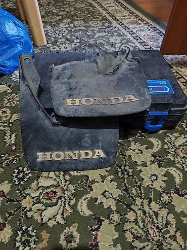 подкрылник ипсум: Брызговик Комплект Honda, 1979 г., Б/у, Оригинал — 5