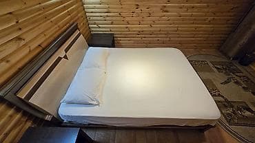 Двуспальные кровати: Двуспальная кровать, Б/у, С матрасом, длина - 160 см — 2