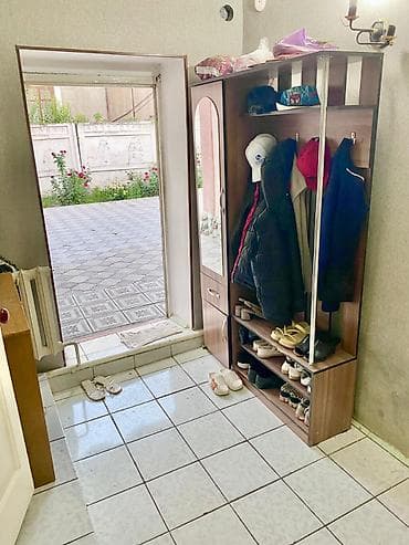 цум сдаю: Продаётся уютный дом с большим двором в начале с. Ново-Покровка, ул — 2