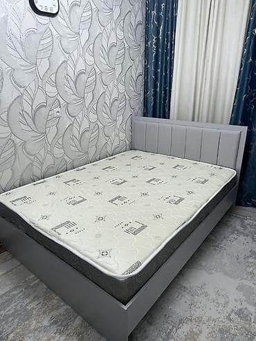 Двуспальная кровать, Б/у, С матрасом, длина - 200 см