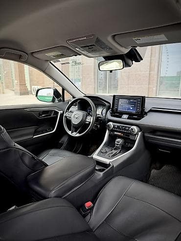 таёт: Toyota RAV4: 2020 г., 2.5 л, Вариатор, Гибрид, Кроссовер — 7