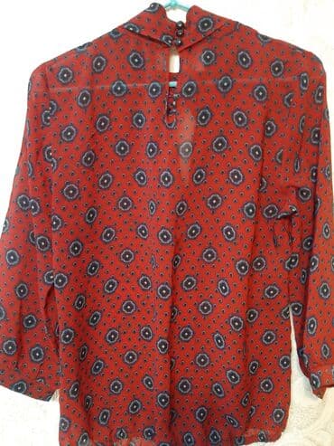 шёлковые: Блузка шёлковая,размер 44-46,застёжка сзади, спереди вырез капелькой — 8