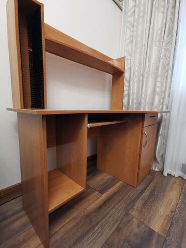 Компьютерный стол, Б/у, С полками