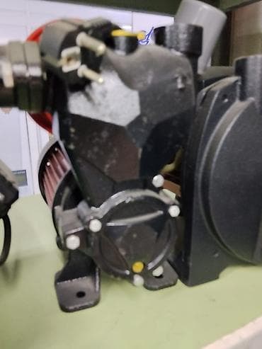 Роторный масляный вакуумный насос с электродвигателем Описание: -