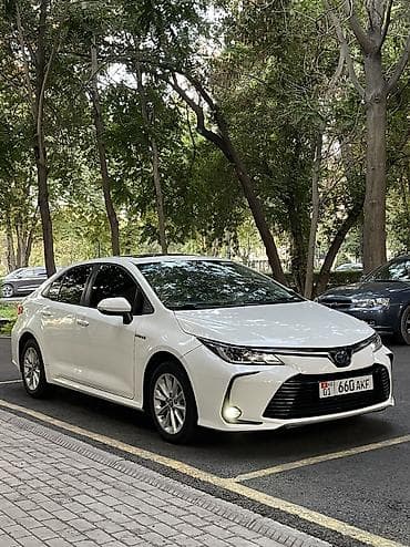 Продажа авто: Toyota Corolla: 2019 г., 1.8 л, Вариатор, Бензин, Седан — 2