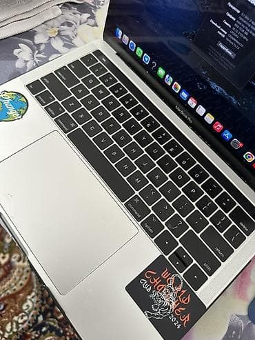 best comp: Срочно горит не могу MacBook Pro 13" (2017, Four Thunderbolt 3 — 4