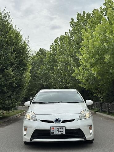 corolla 2016: Toyota Prius: 2014 г., 1.8 л, Автомат, Гибрид, Хэтчбэк — 2