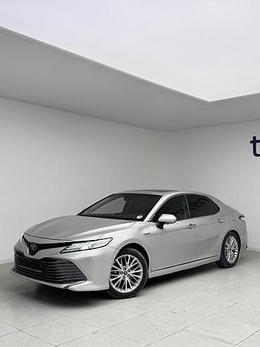 Toyota Camry: 2017 г., 2.5 л, Вариатор, Гибрид, Седан — 1