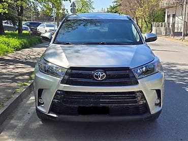 салон машины: Toyota Highlander: 2019 г., 3.5 л, Автомат, Бензин, Кроссовер — 2