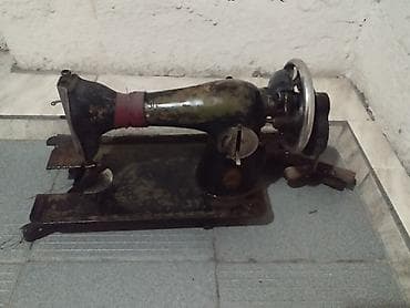 vgr v 082: Винтажная швейная машина на ручном приводе (маховое колесо) — 1