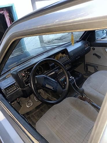 сктер: Volkswagen Golf: 1988 г., 1.3 л, Кол менен иштөөчү, Бензин, Хетчбек — 7