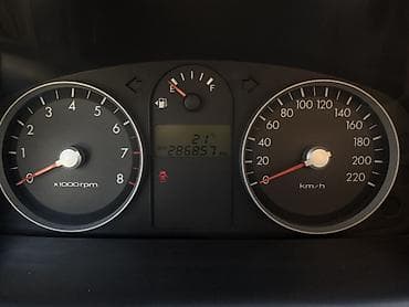 Транспорт: Hyundai Getz: 2006 г., 1.6 л, Кол менен иштөөчү, Бензин, Хетчбек — 6