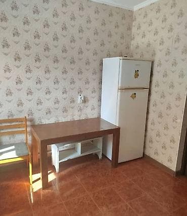 старый толчок квартиры: 1 комната, С мебелью частично — 1