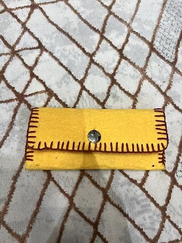 Атайын кийим: Ручной чехол‑кошелёк из фетра - Материал: плотный жёлтый фетр. - — 1